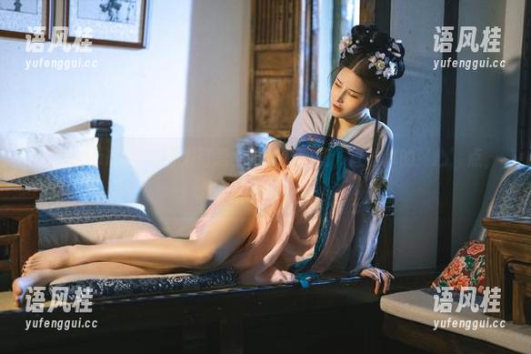 鹿八岁baby 鹿八岁baby带来金发可爱女孩最新图册,直击你的‘心’点,哈哈!
